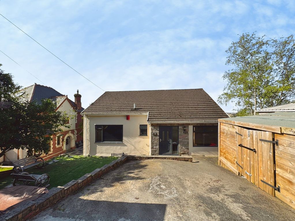 Property photo 1 of 28