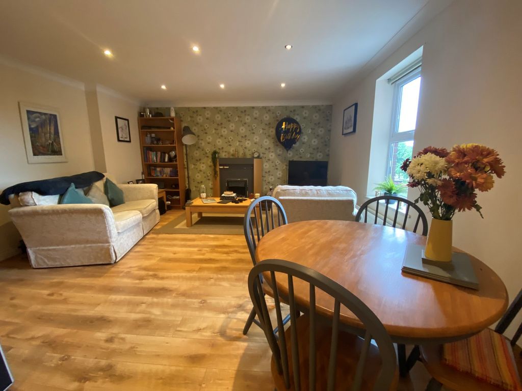 Property photo 2 of 7 Lounge 2