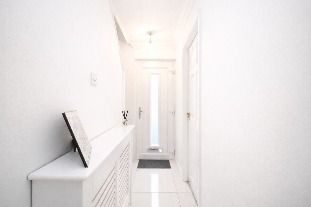 Property photo 2 of 18 Entrance Hallway