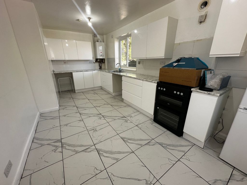 Property photo 1 of 14 Bedroom