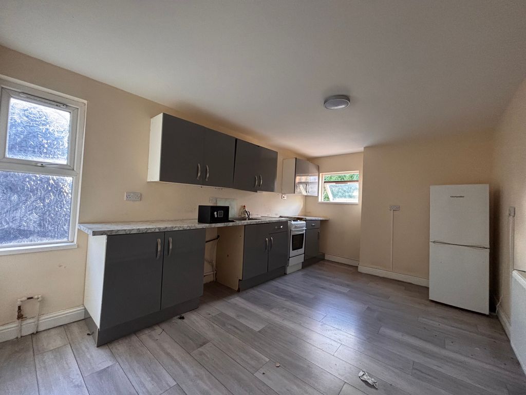 Property photo 2 of 5 Kitchen