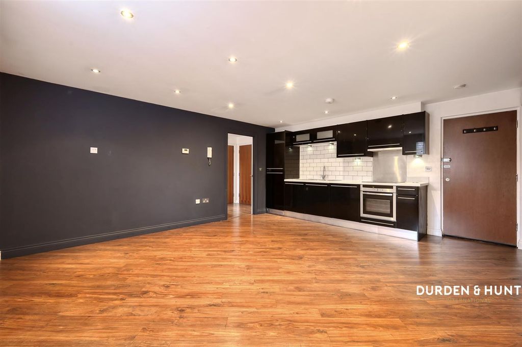 Property photo 3 of 10 Northgate Street