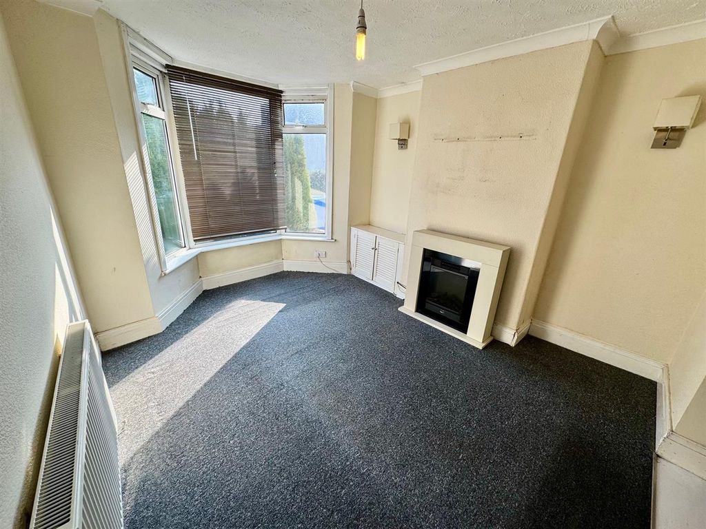 Property photo 2 of 19 Lounge.Jpg