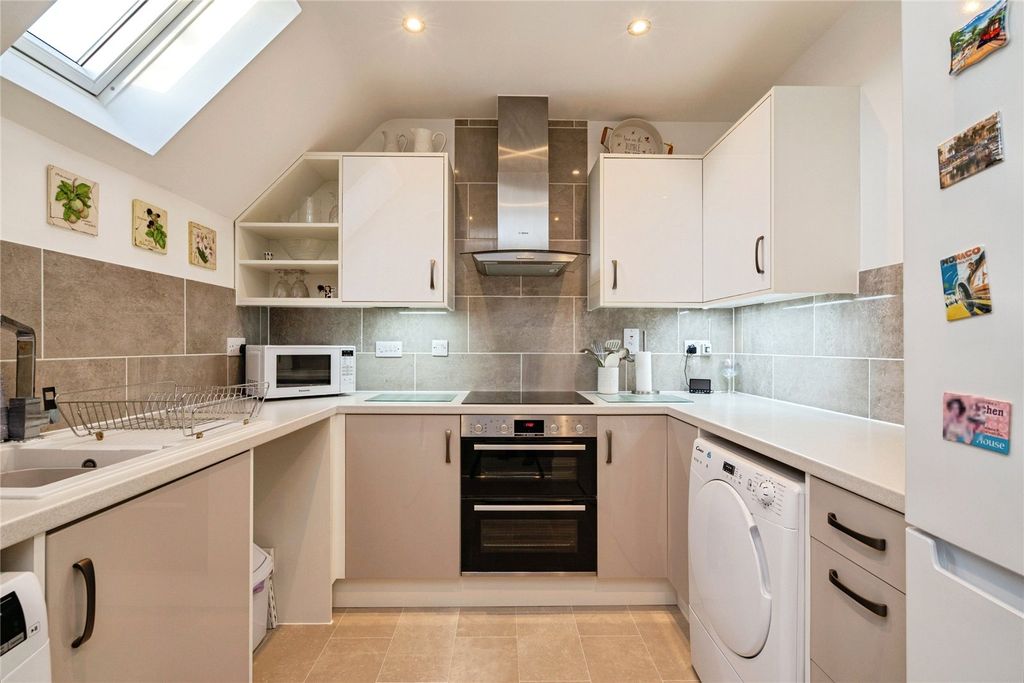 Property photo 2 of 22 Picture No. 14