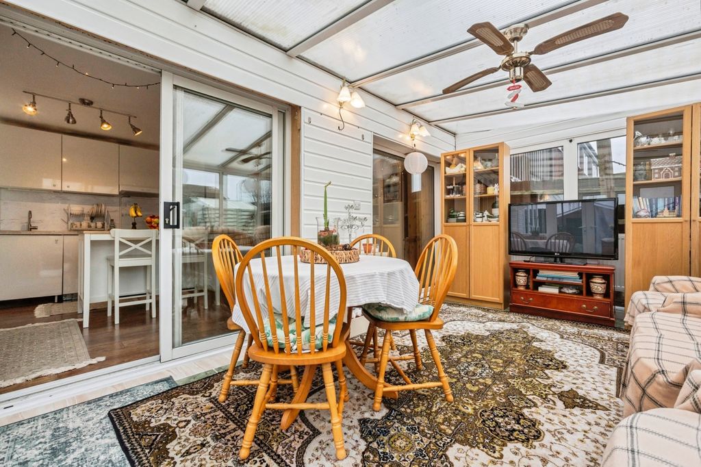 Property photo 3 of 24 Pbox-Img.Jpg