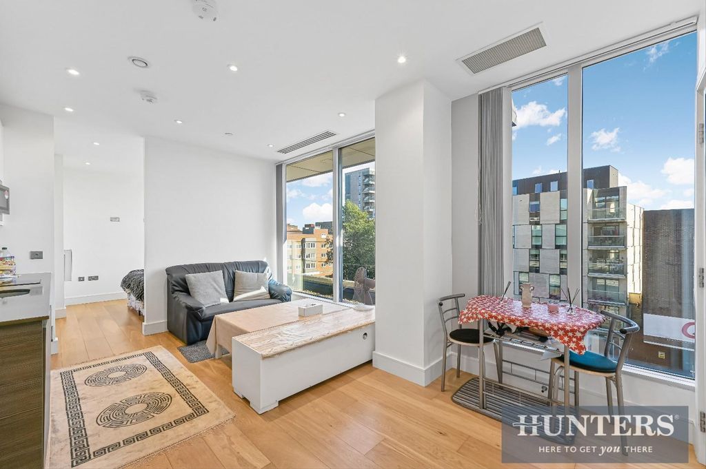 Property photo 3 of 8 Trinity Square-5.Jpg