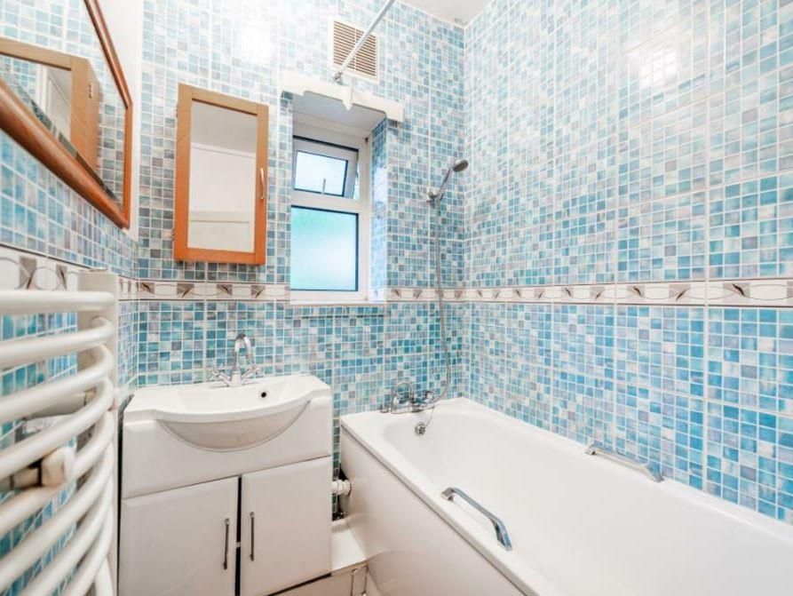 Property photo 3 of 7 Bathroom.Jpg