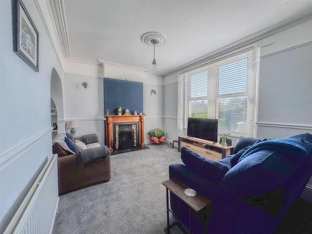 Property photo 2 of 28 Lounge