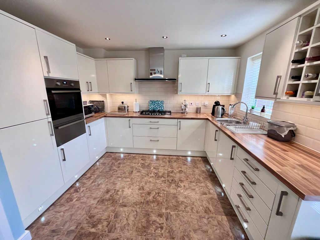 Property photo 2 of 21