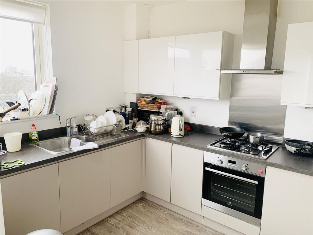Property photo 2 of 7 Kitchen