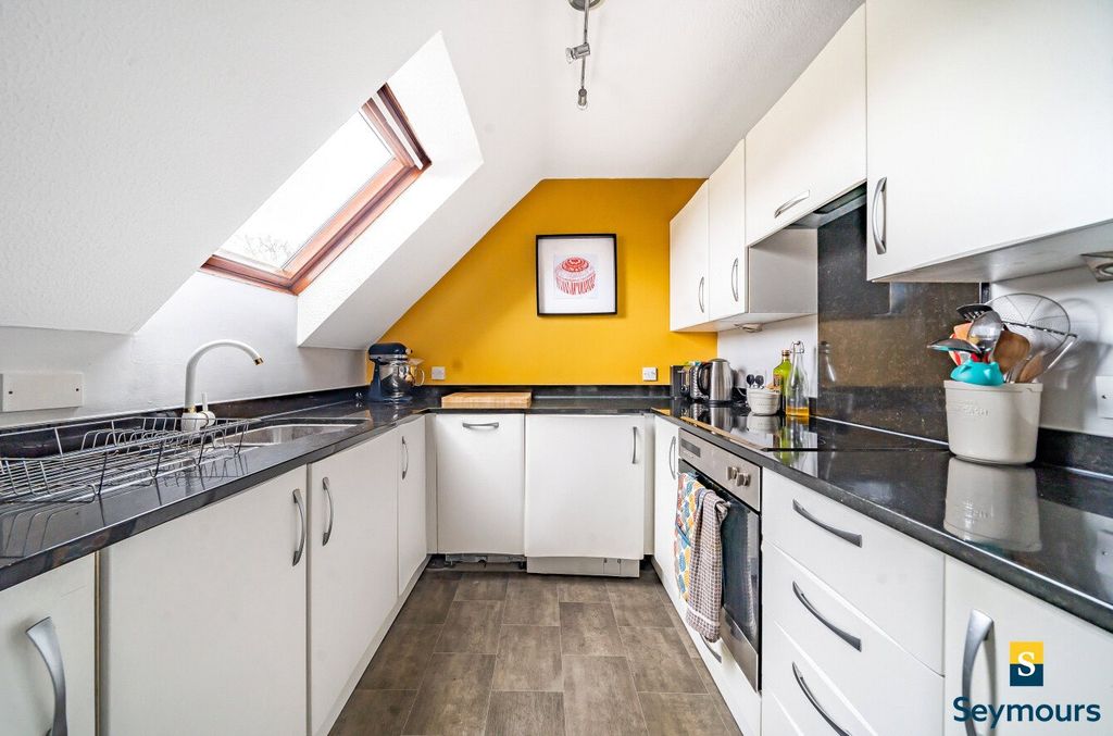 Property photo 3 of 17 Kitchen