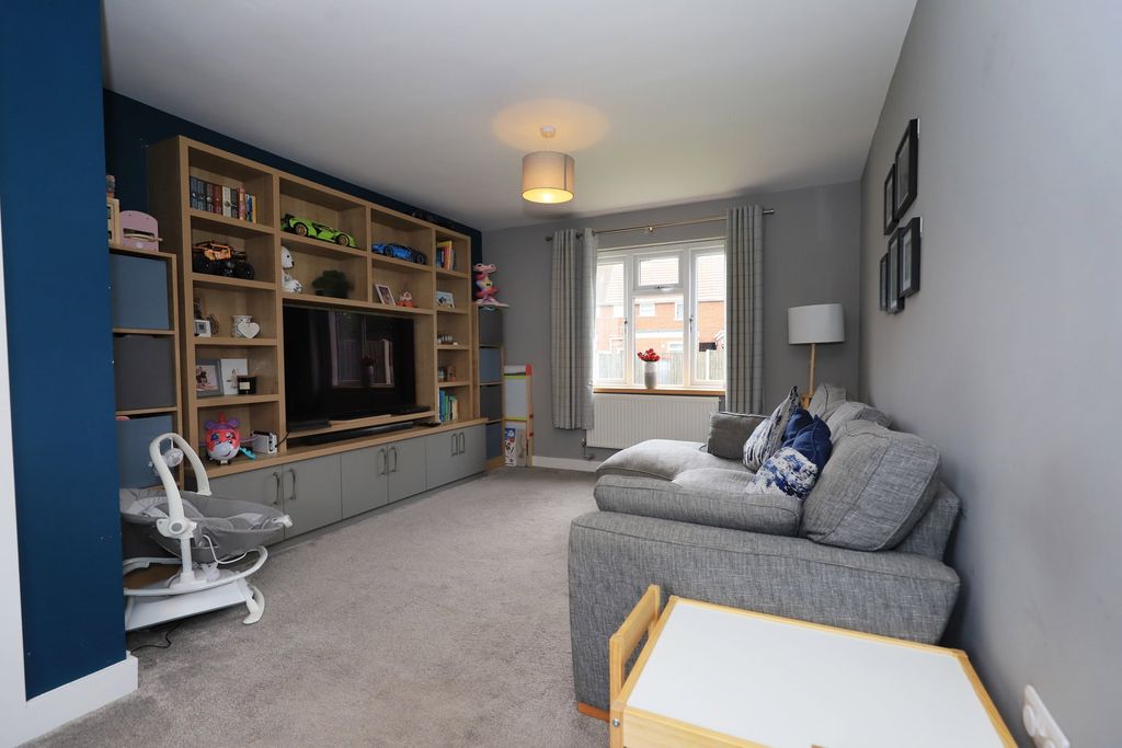 Property photo 2 of 32