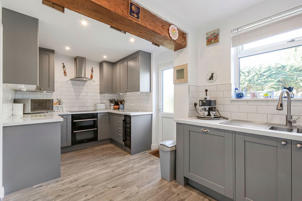 Property photo 2 of 19 Kitchen
