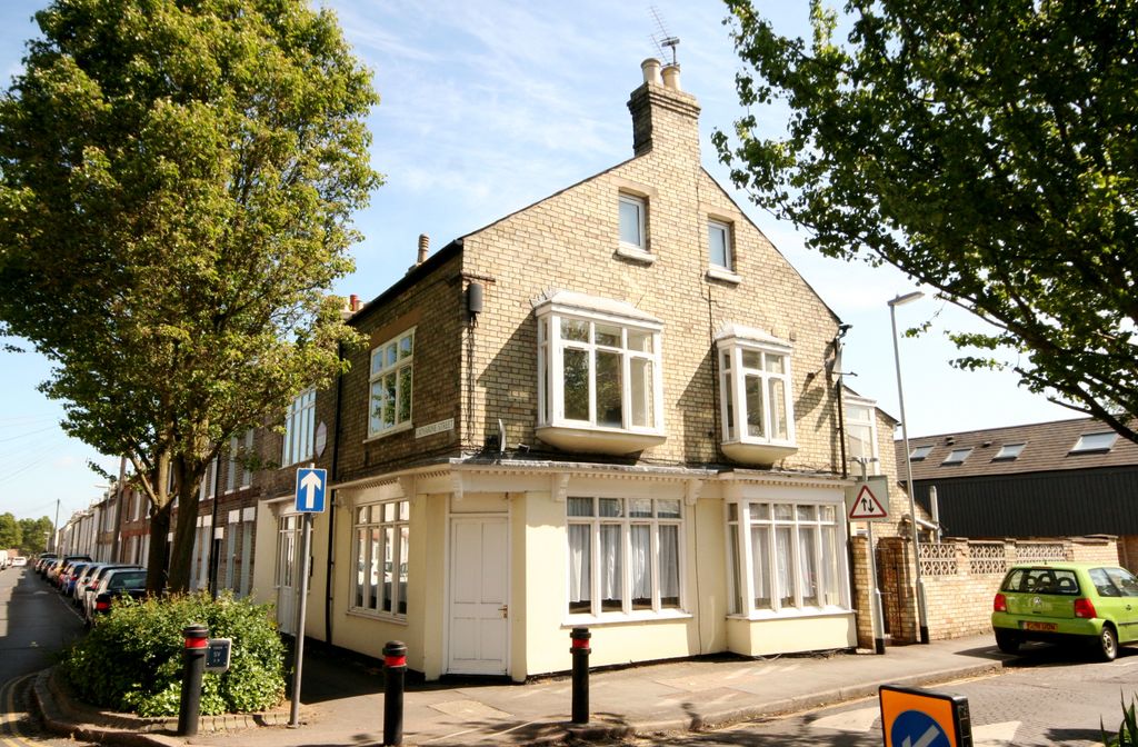 Property photo 1 of 7 Front