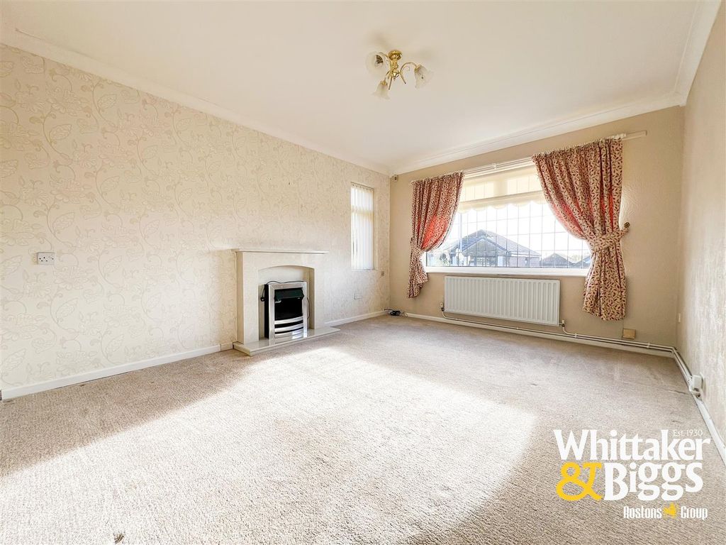 Property photo 2 of 17 Sitting Room