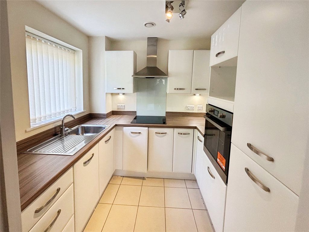Property photo 2 of 8 Kitchen