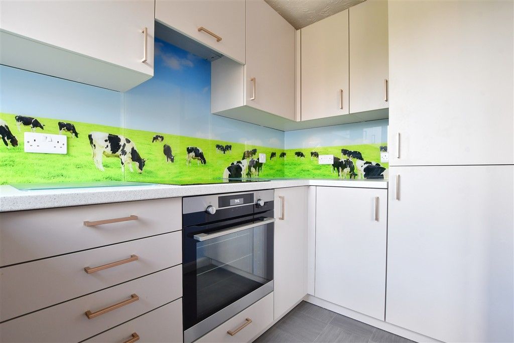 Property photo 2 of 11 Kitchen