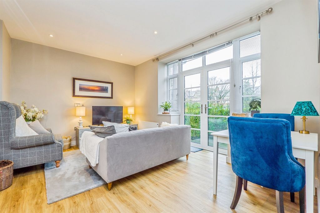 Property photo 2 of 20