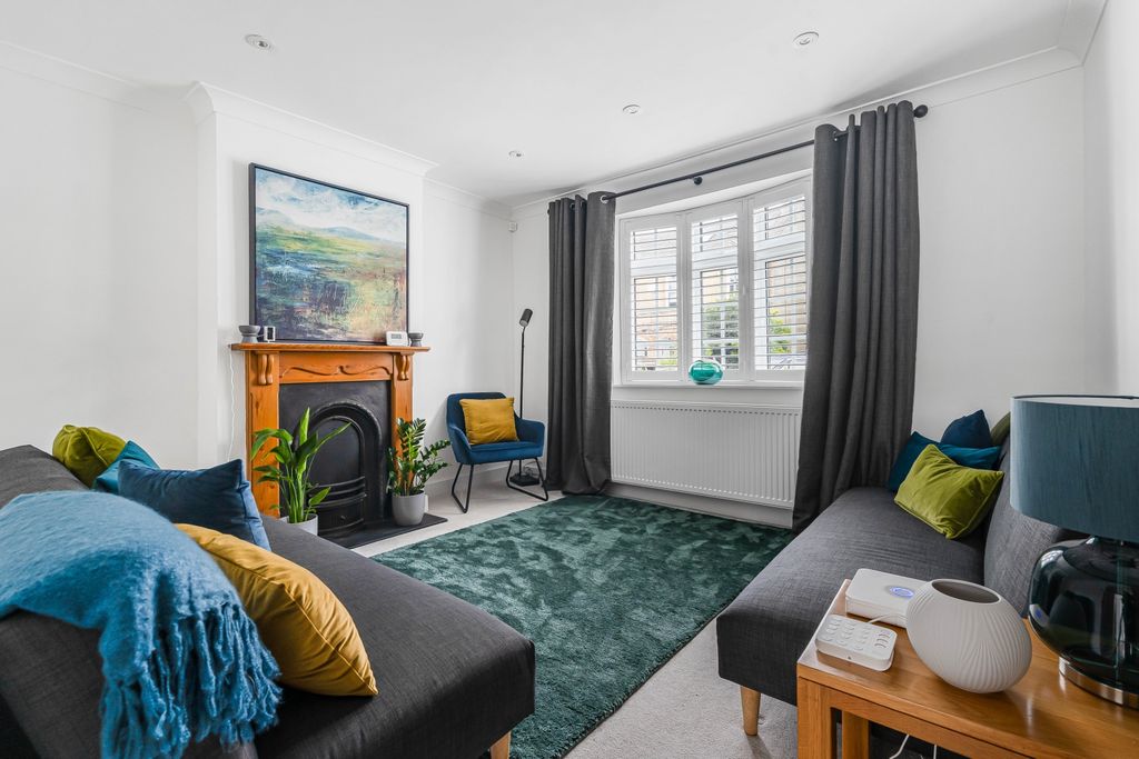 Property photo 2 of 13 Lounge