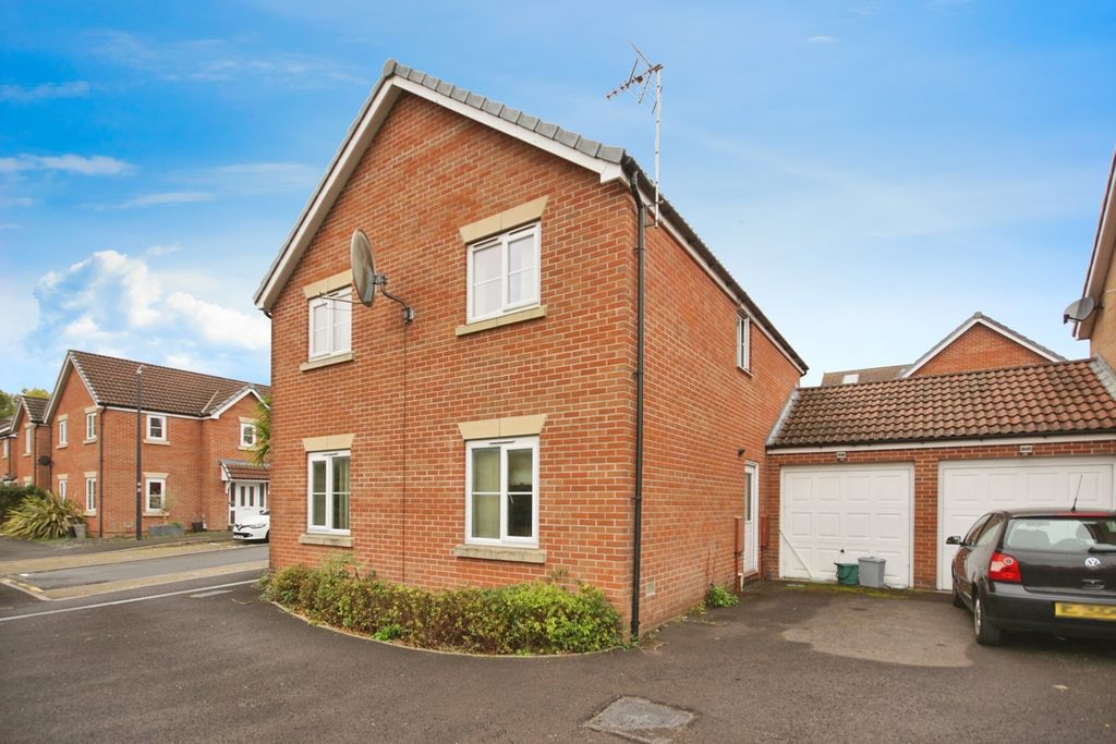 Property photo 2 of 17 Photo