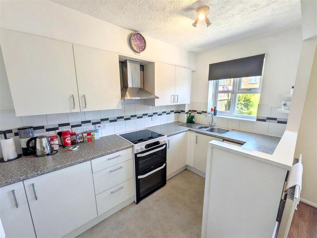 Property photo 2 of 16 Kitchen