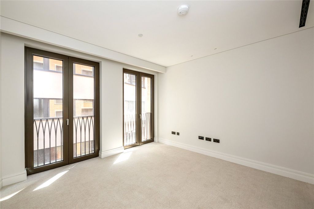 Property photo 3 of 12 Principal Bedroom