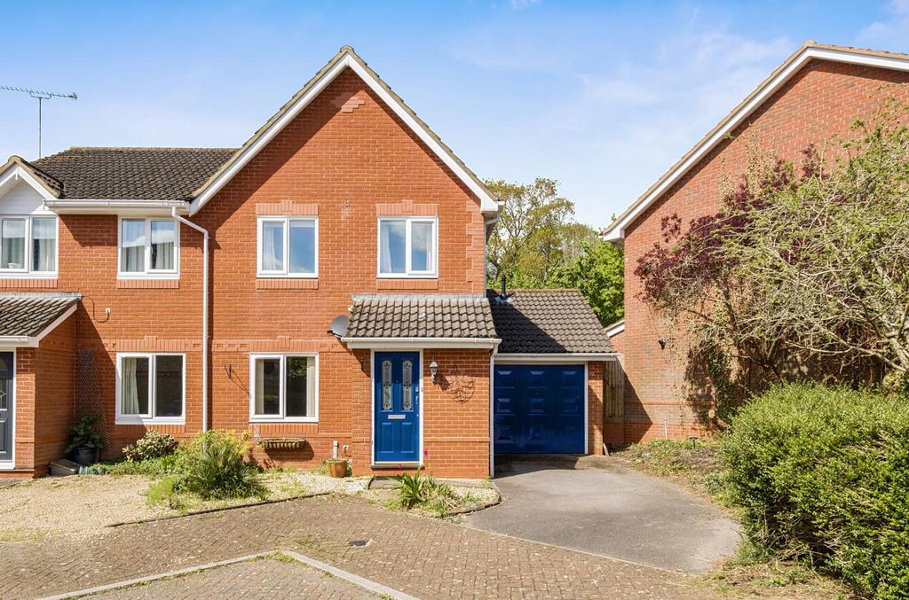 Property photo 1 of 17 Fairbairn Walk 27 (2).Jpg