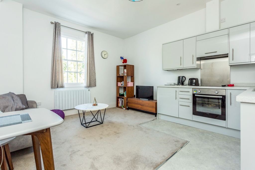 Property photo 3 of 9