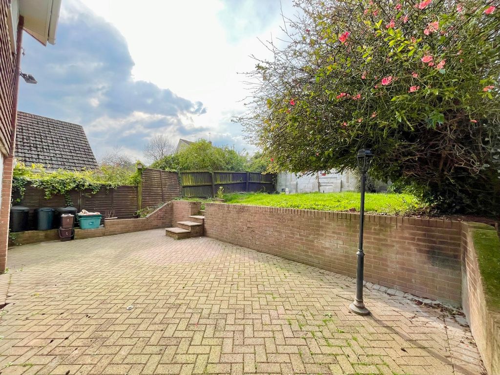 Property photo 2 of 18