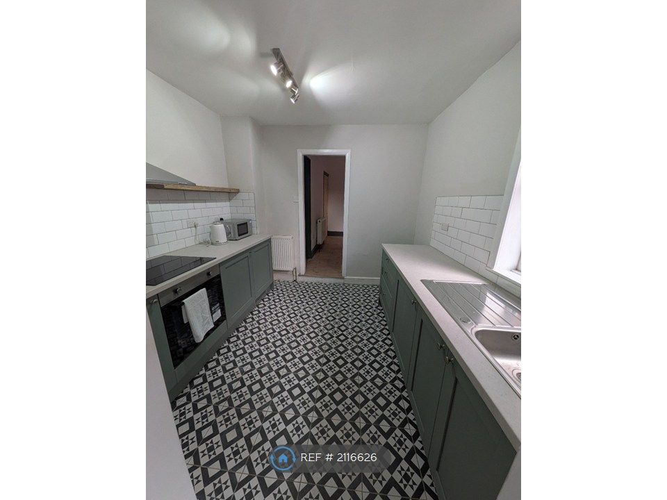 Property photo 2 of 9 Kitchen