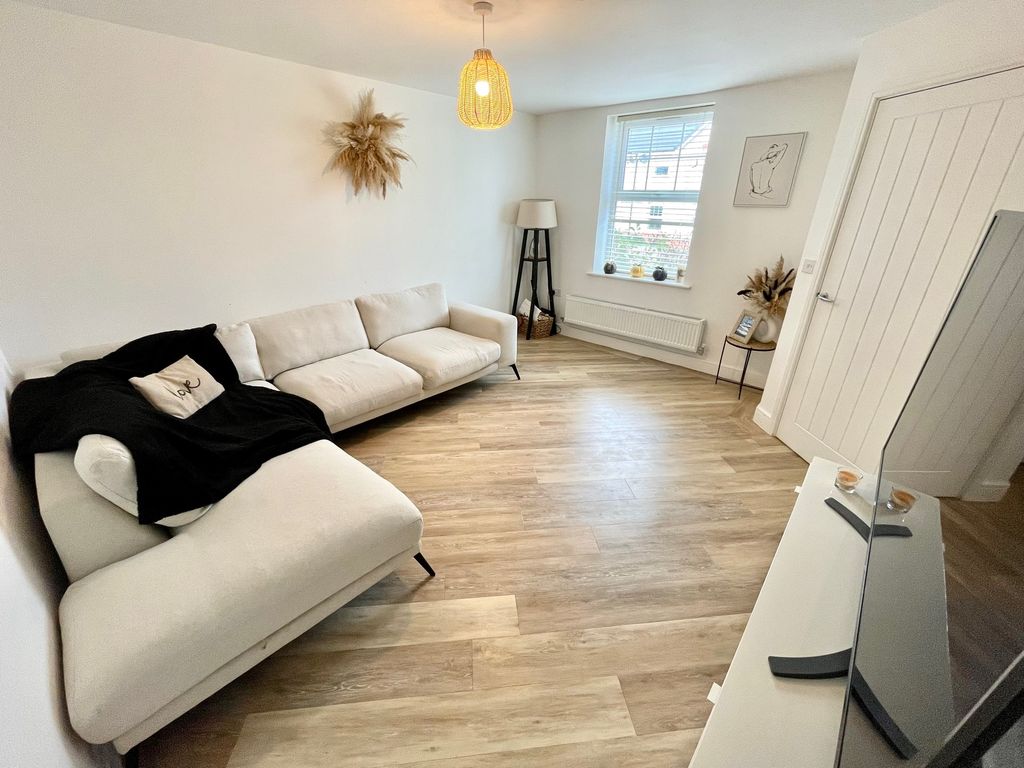 Property photo 2 of 17 Image