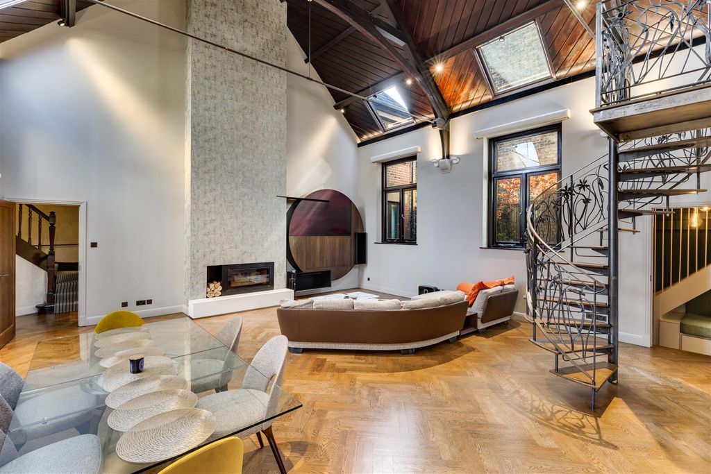 Property photo 3 of 29 Denning Road 38-89.Jpg