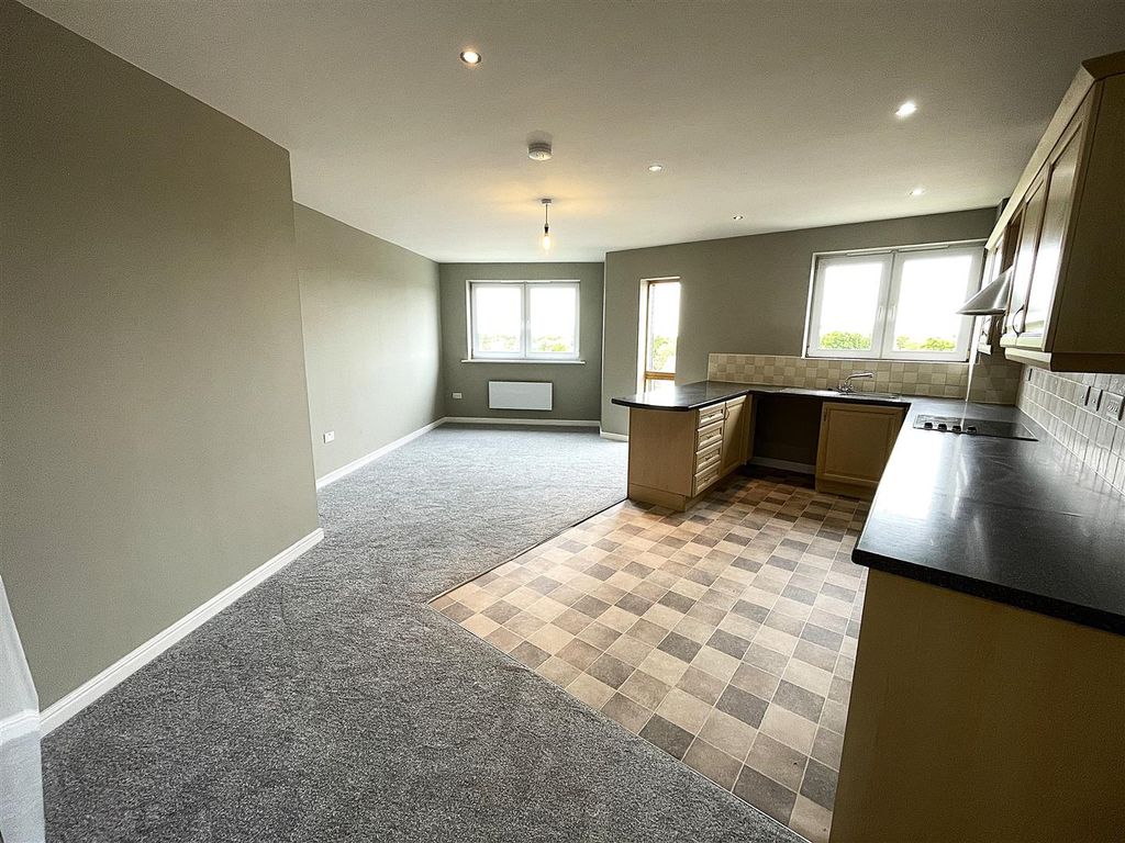 Property photo 3 of 16 Open Plan