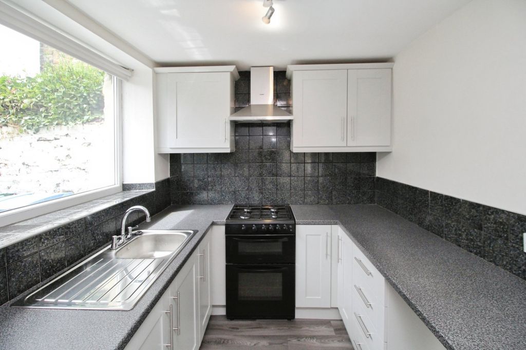 Property photo 3 of 15 Kitchen