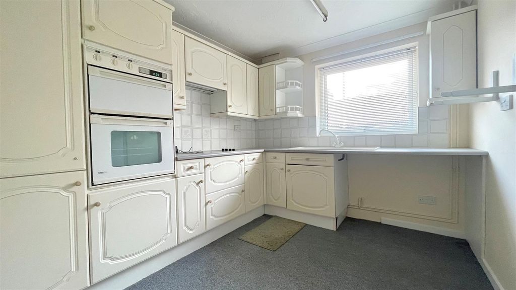Property photo 2 of 9 Kitchen.Jpg