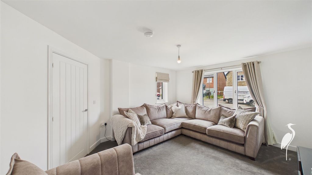 Property photo 3 of 29 Lounge