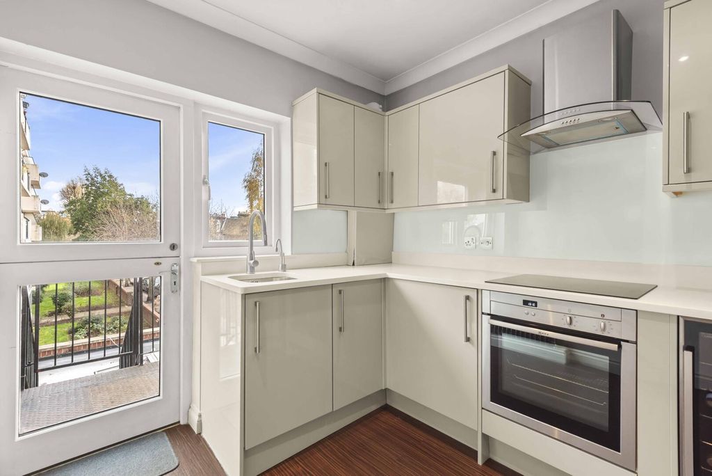 Property photo 2 of 9 Kitchen