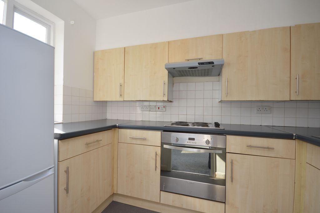 Property photo 3 of 8 Kitchen