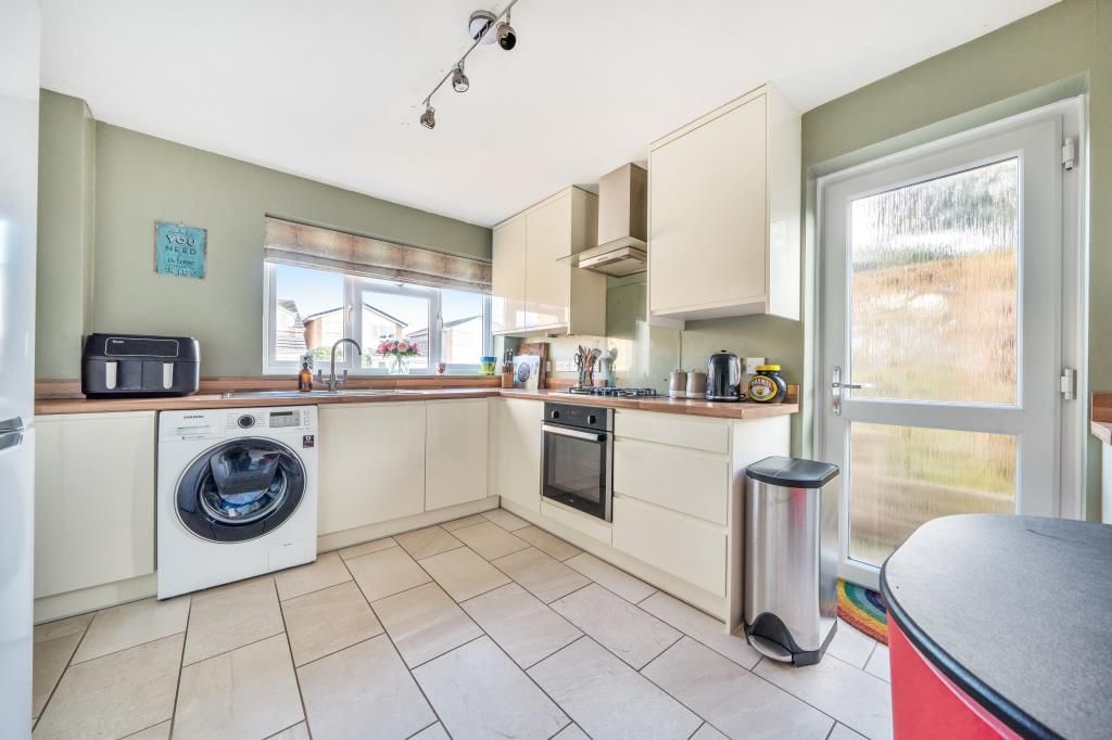 Property photo 2 of 10 Kitchen