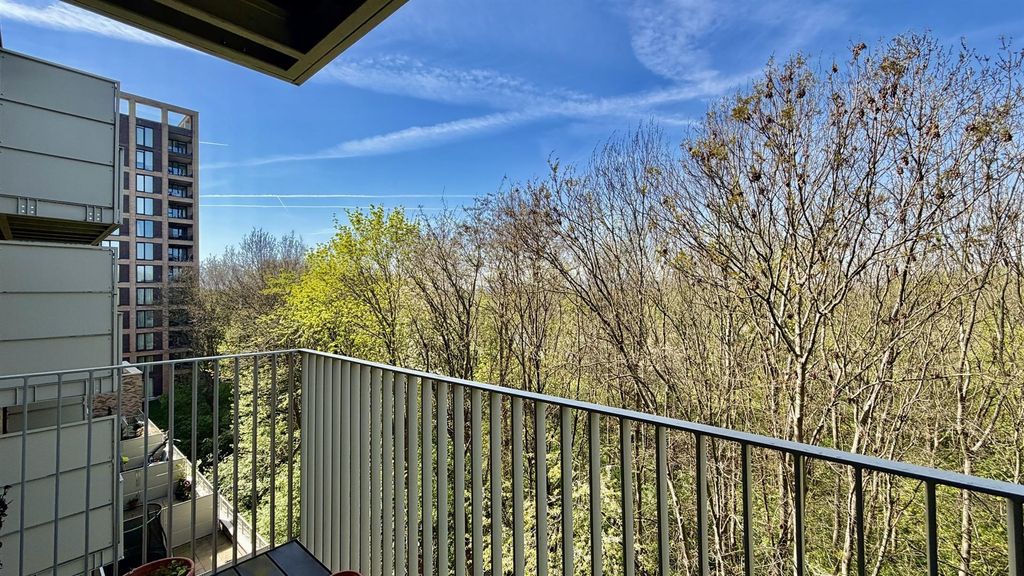 Property photo 3 of 13 Property For Rent In Mahindra Way