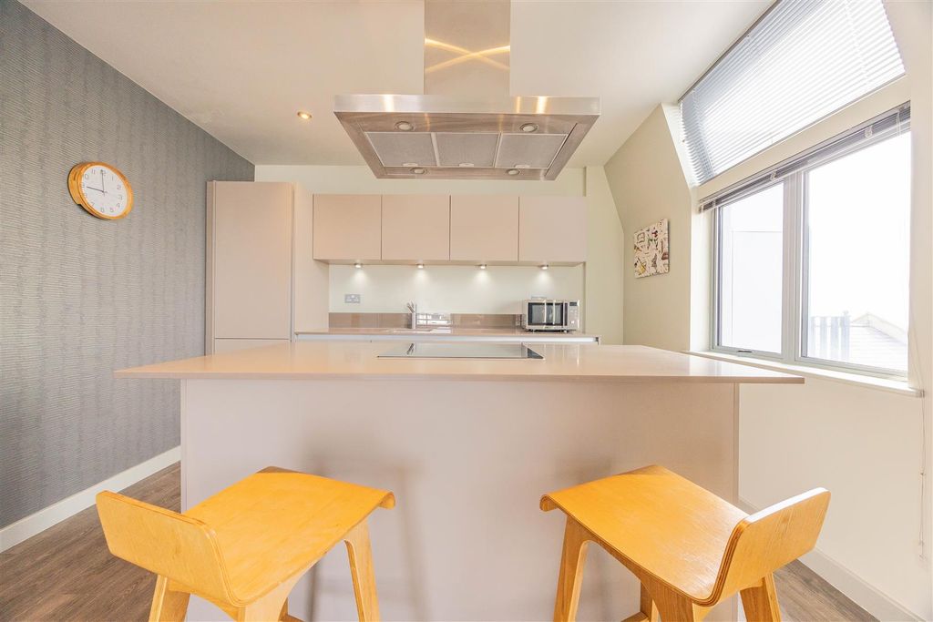 Property photo 3 of 22 Kitchen