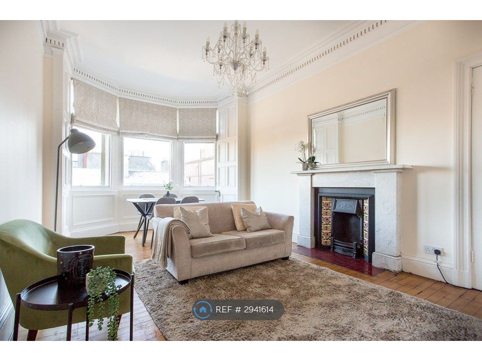 Property photo 1 of 20 Living Room With Bay Window