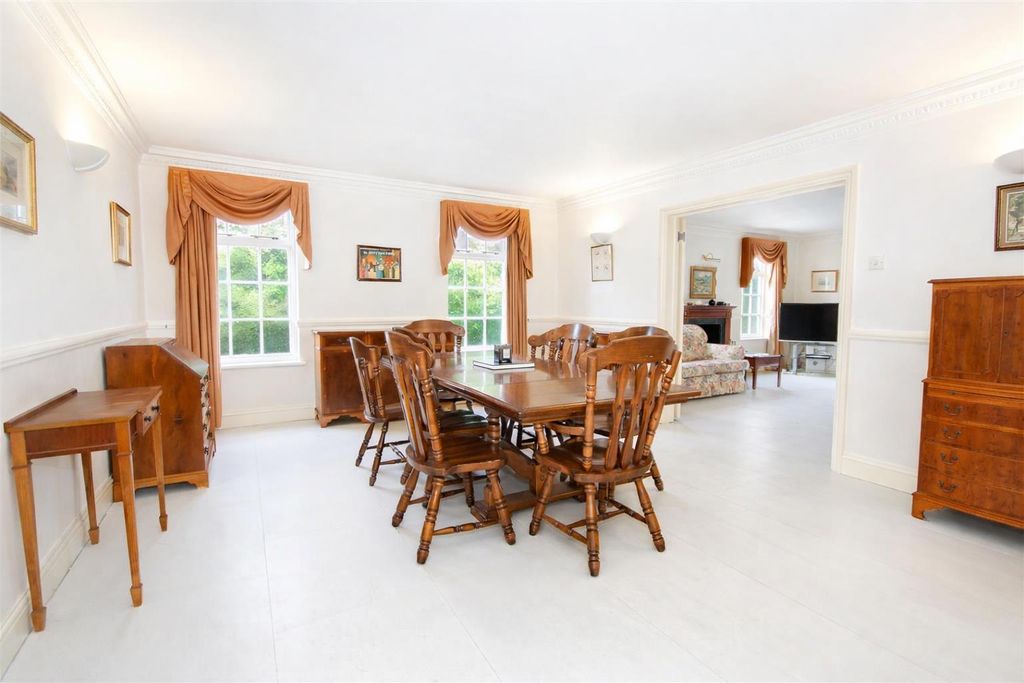 Property photo 2 of 29 Din.Jpg