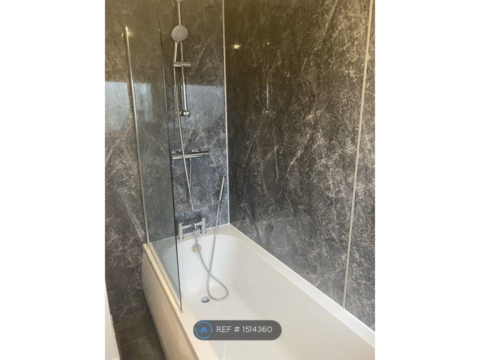 Property photo 3 of 18 Bathroom