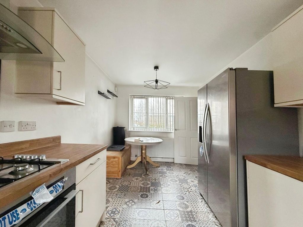 Property photo 3 of 16 c0086Af5--40DC-A6B8-D08D7D1Cbea0-21135-00000694078