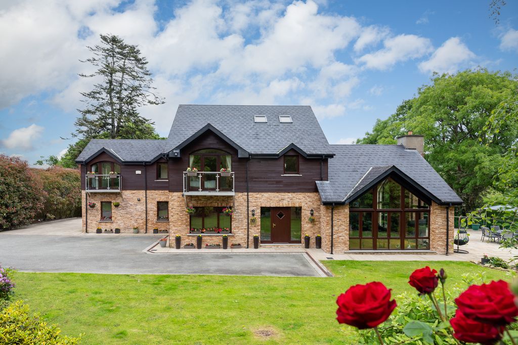 Property photo 1 of 54