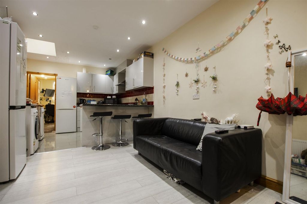 Property photo 1 of 15 Open Plan Kitchen/ L