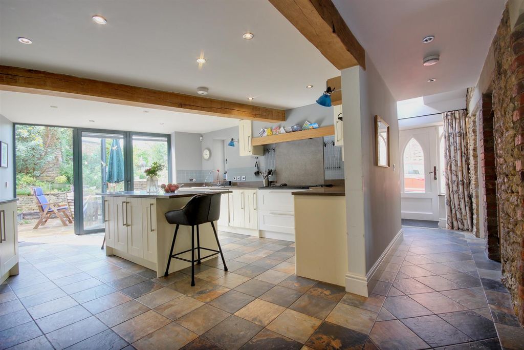 Property photo 3 of 32 Eastgate (2).Jpg