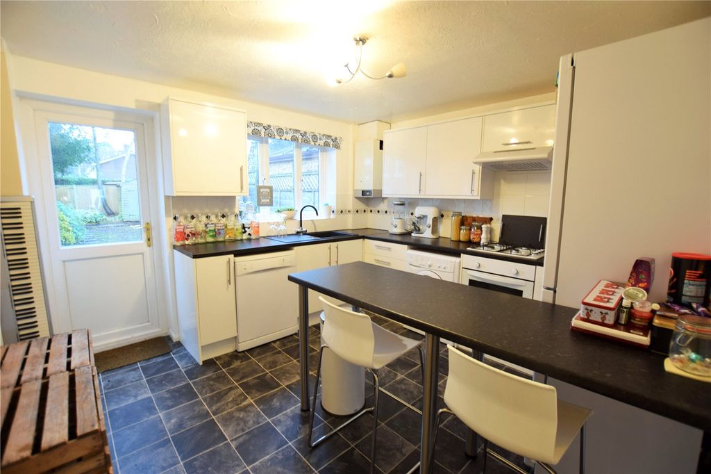 Property photo 2 of 6 Kitchen/Breakfast