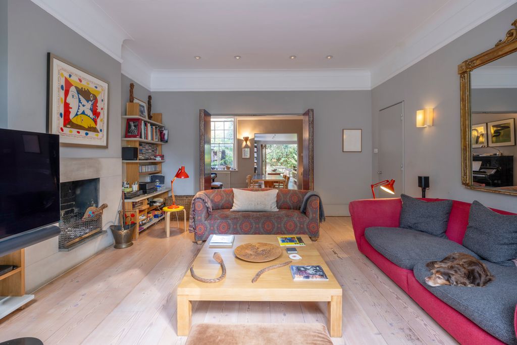 Property photo 3 of 17 Sitting Room 